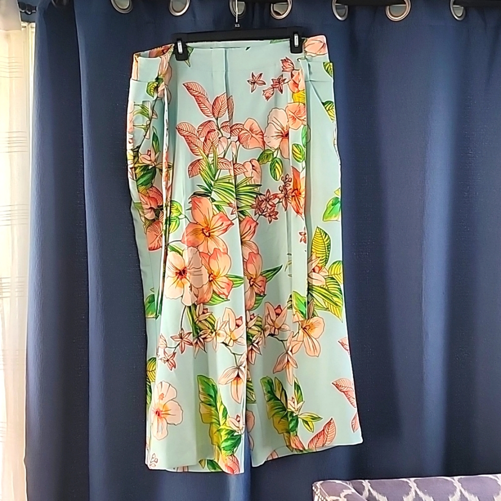 Floral Capri pants